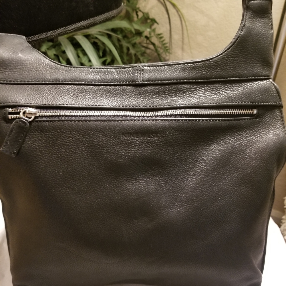 Classy Handbag - image 4